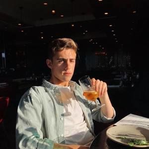 Meet your Posher, Simon